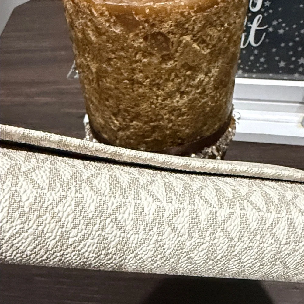 Michael Kors Beige Monogram Wallet - Picture 4 of 15